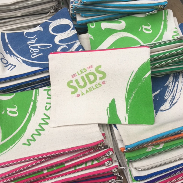 Recyclage des supports de communication pour les Suds à Arles